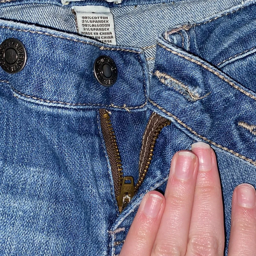 Women’s Aeropostale capris size 0 - Picture 3 of 5